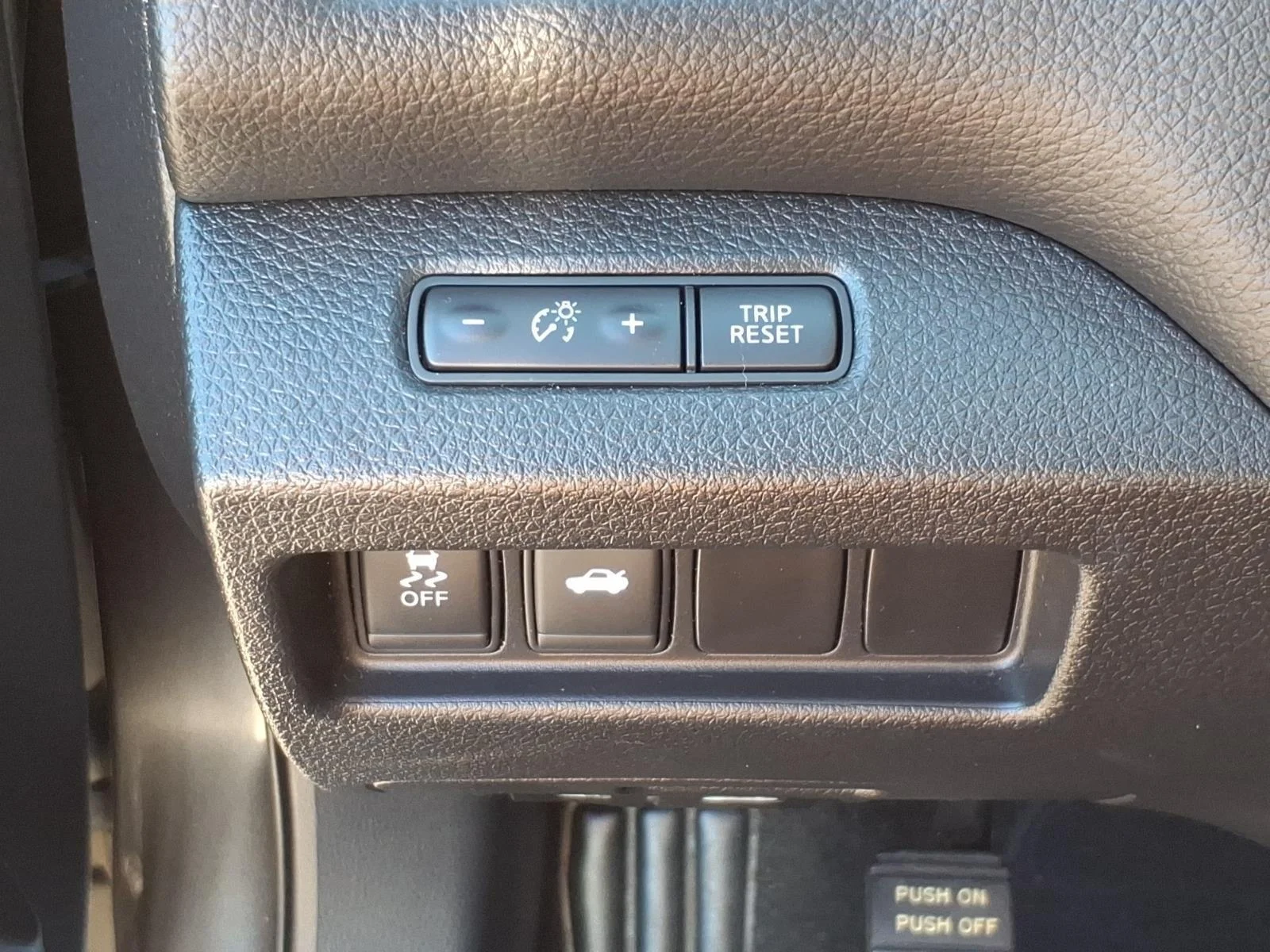 Used 2014 Gun Metallic Nissan 2.5 S image 15