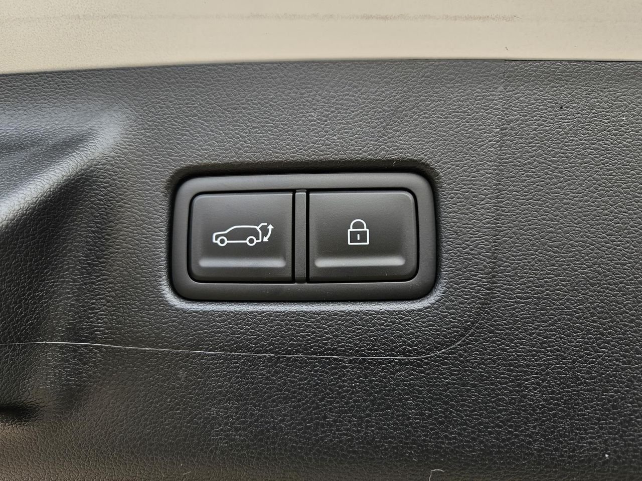 New 2026 Shimmering Silver Hyundai SE image 9