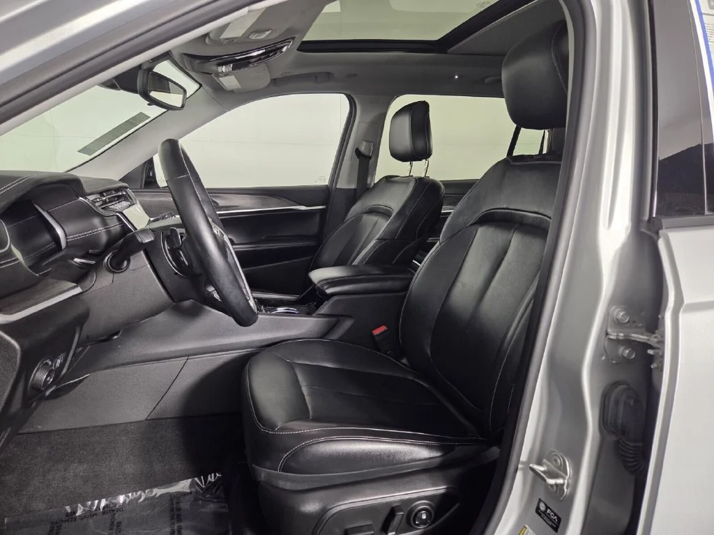 Used 2021 Silver Zynith Jeep Limited image 10