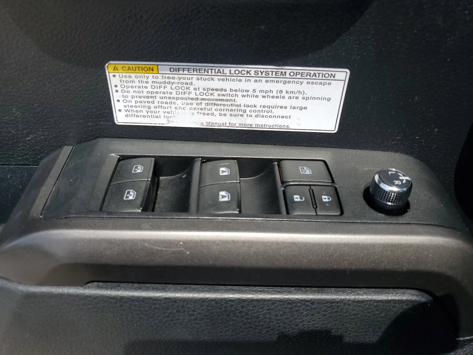 Used 2016  Toyota  image 19