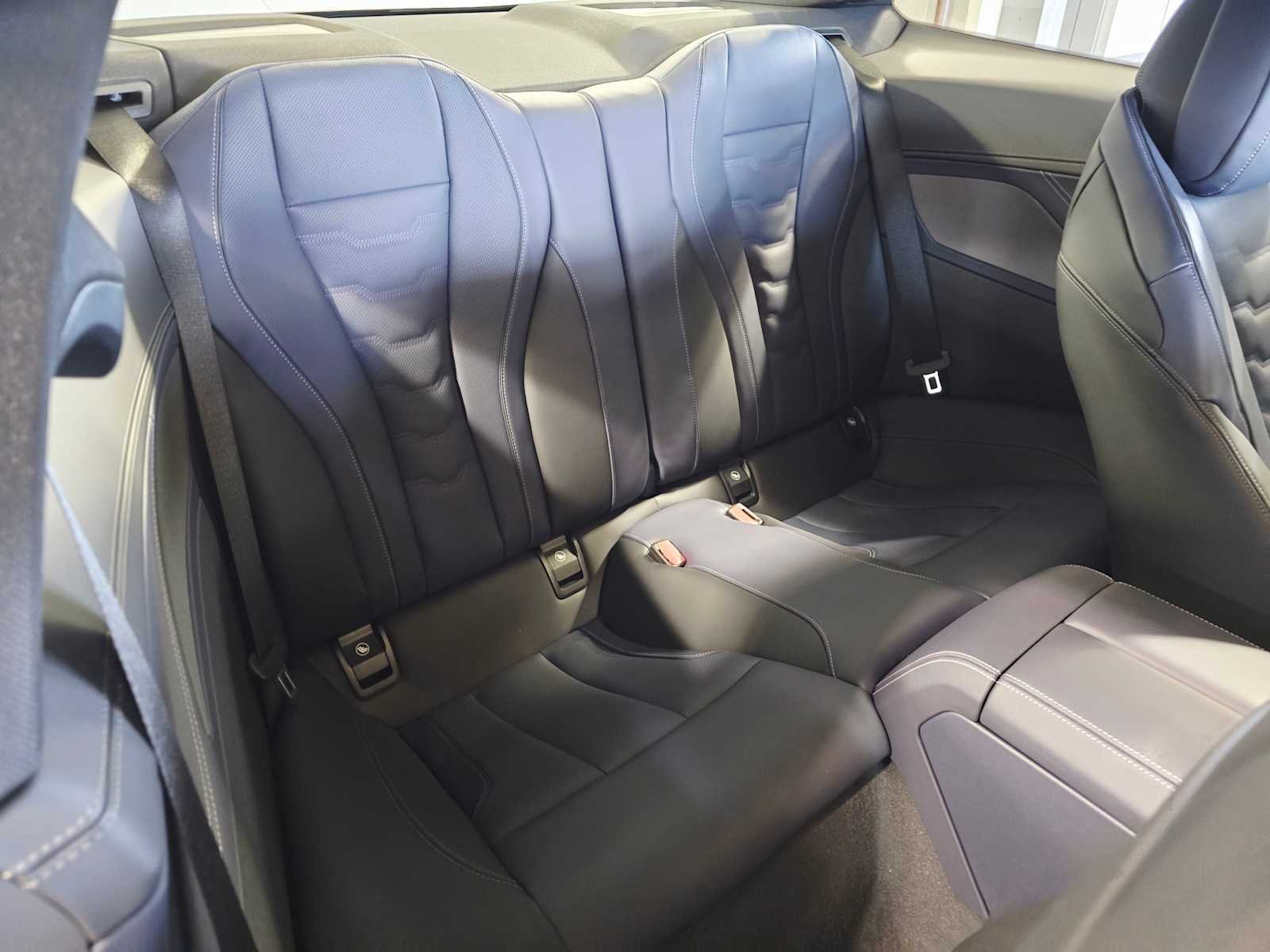 2026 BMW 8 Series M850i - Photo 29