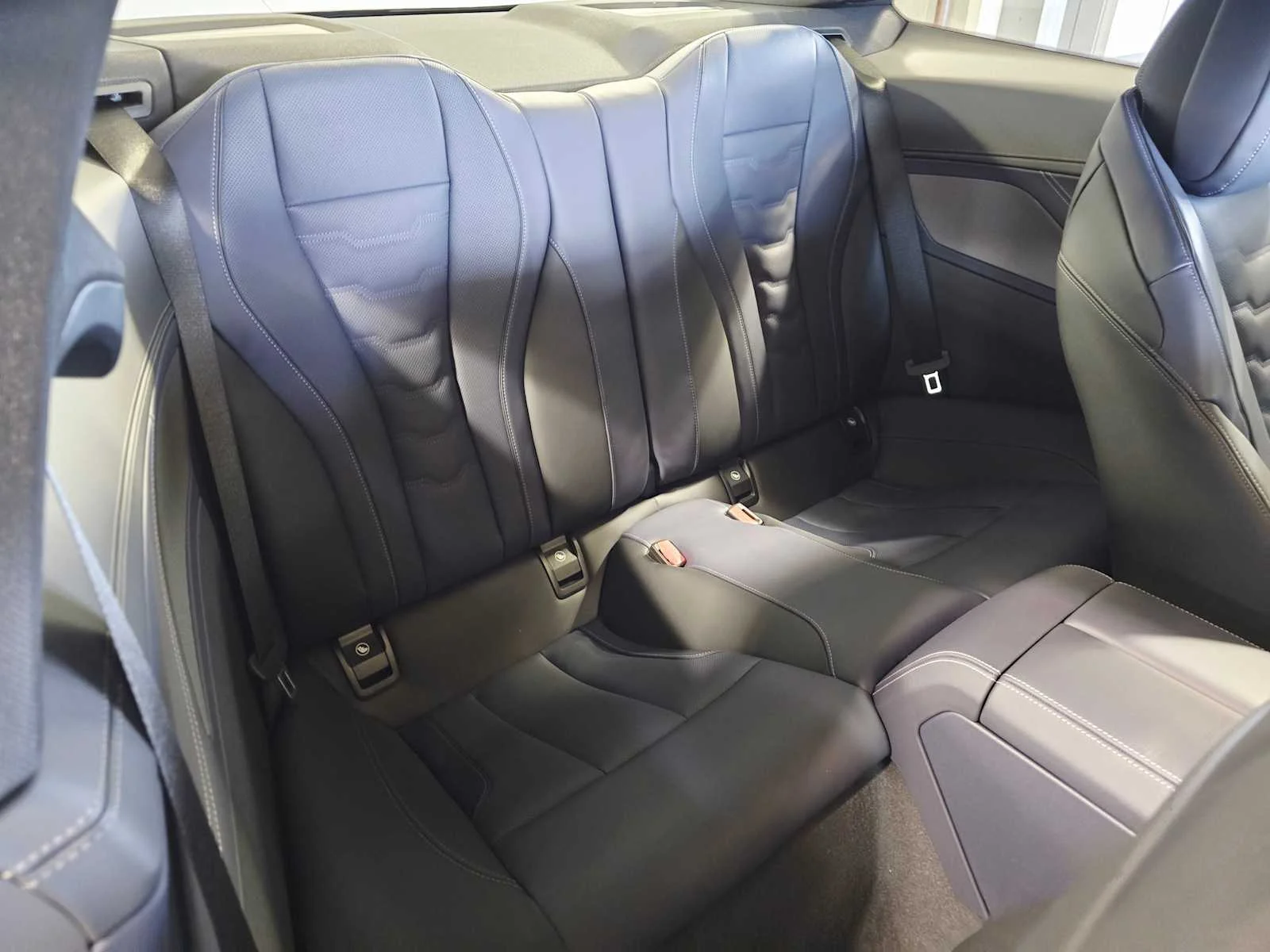2026 BMW 8 Series M850i - Photo 29