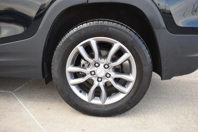 Used 2024 Black GMC SLT image 9