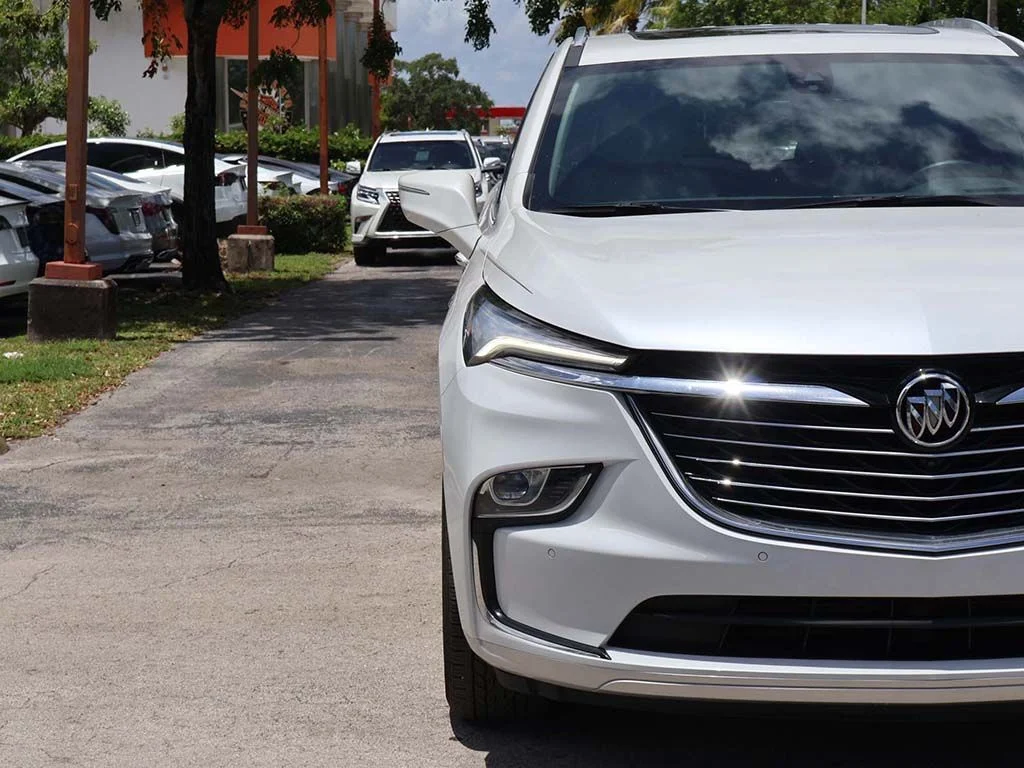 Used 2023 White Buick Premium Group image 17