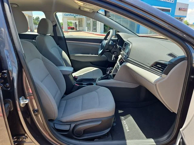 Used 2020 Gray Hyundai SE image 16