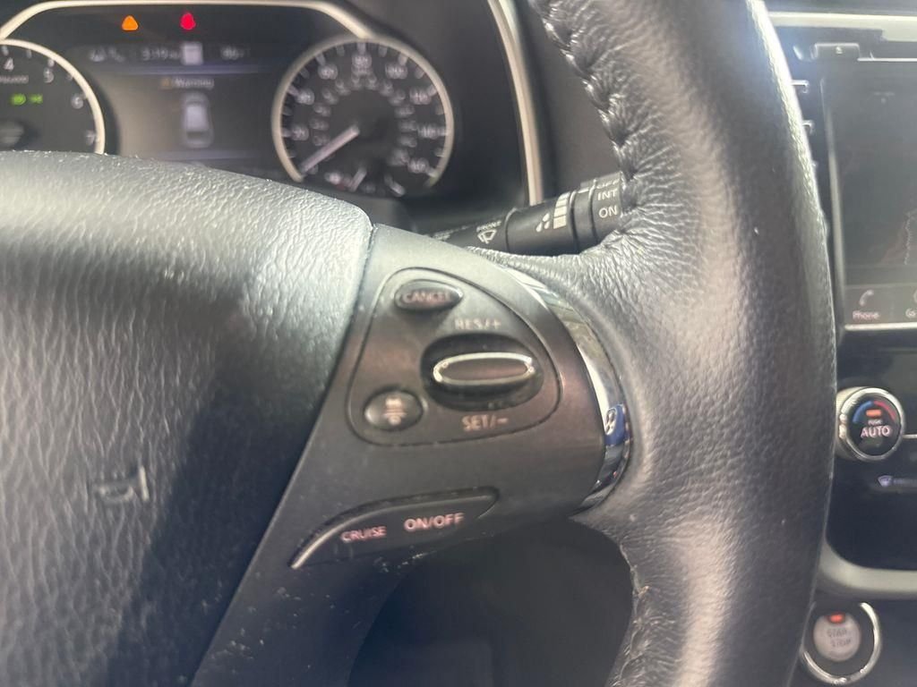 Used 2020 White Nissan SL image 32