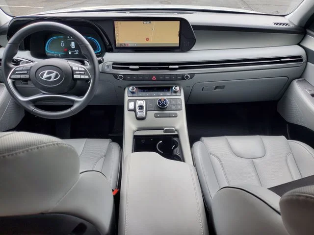 Used 2025 White Hyundai SEL image 13