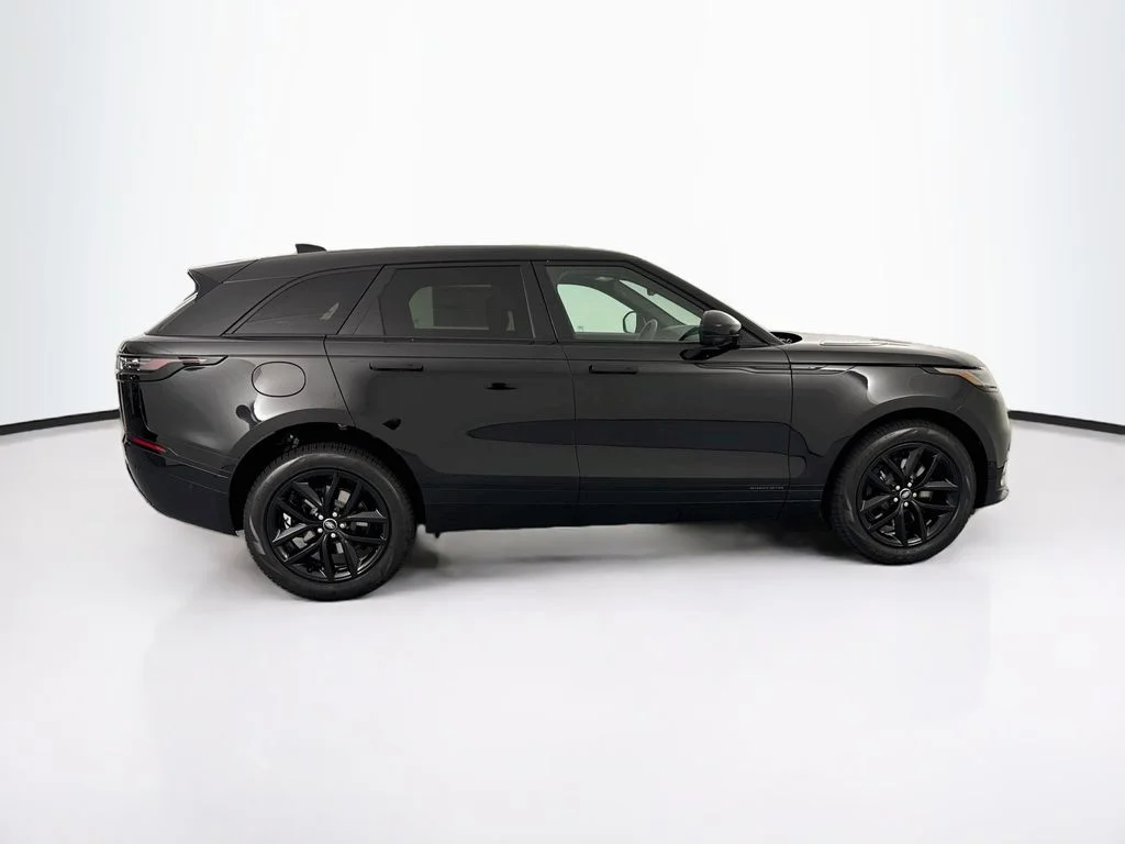 New 2026 Santorini Black Land Rover Belgravia Edition image 4