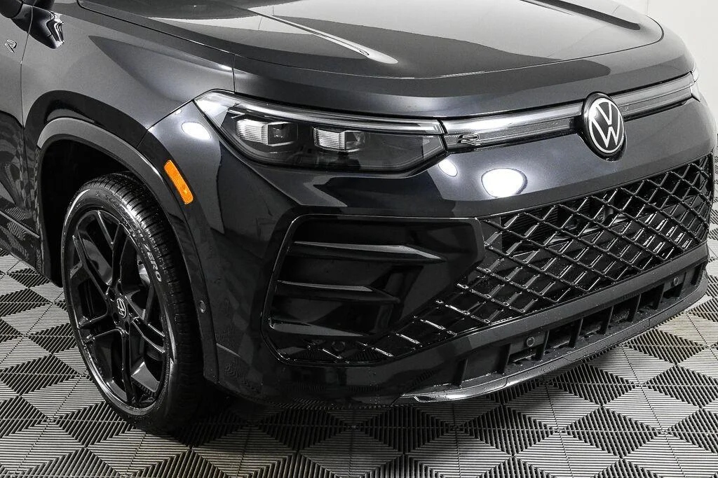 New 2026 Deep Black Pearl Volkswagen SE R-Line Black image 37