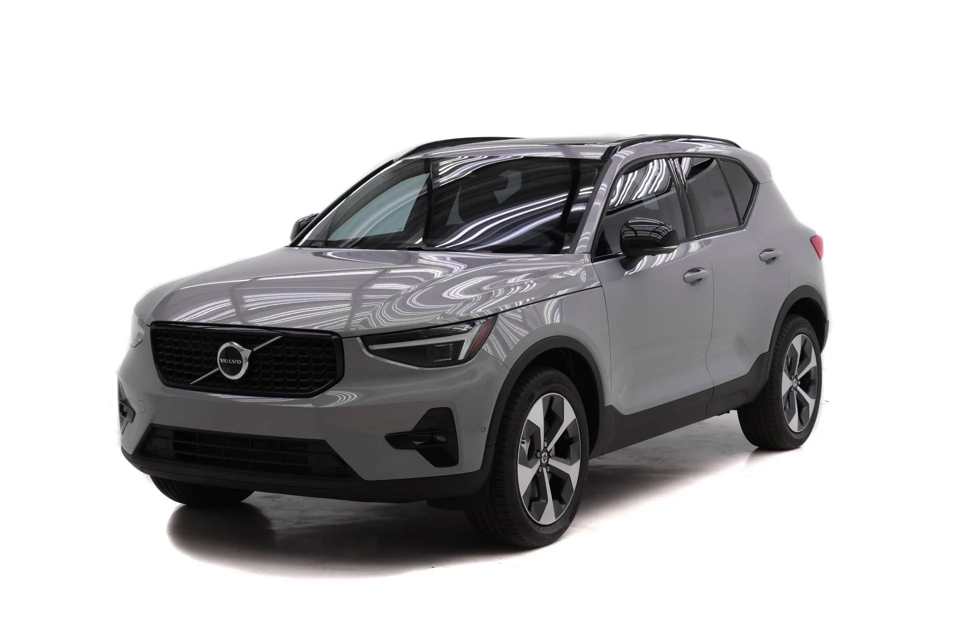 2026 Volvo XC40 B5 Plus Dark AWD's photo
