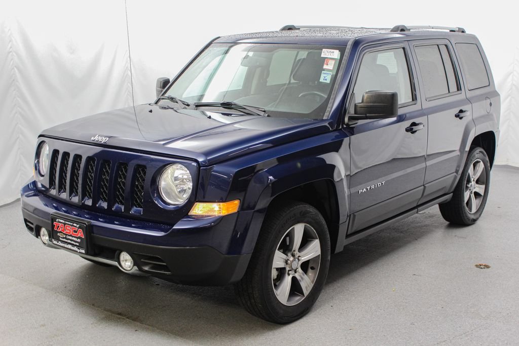 Used 2017 Blue Jeep Latitude image 6