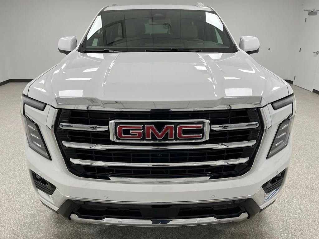 Used 2025 White GMC Elevation image 3