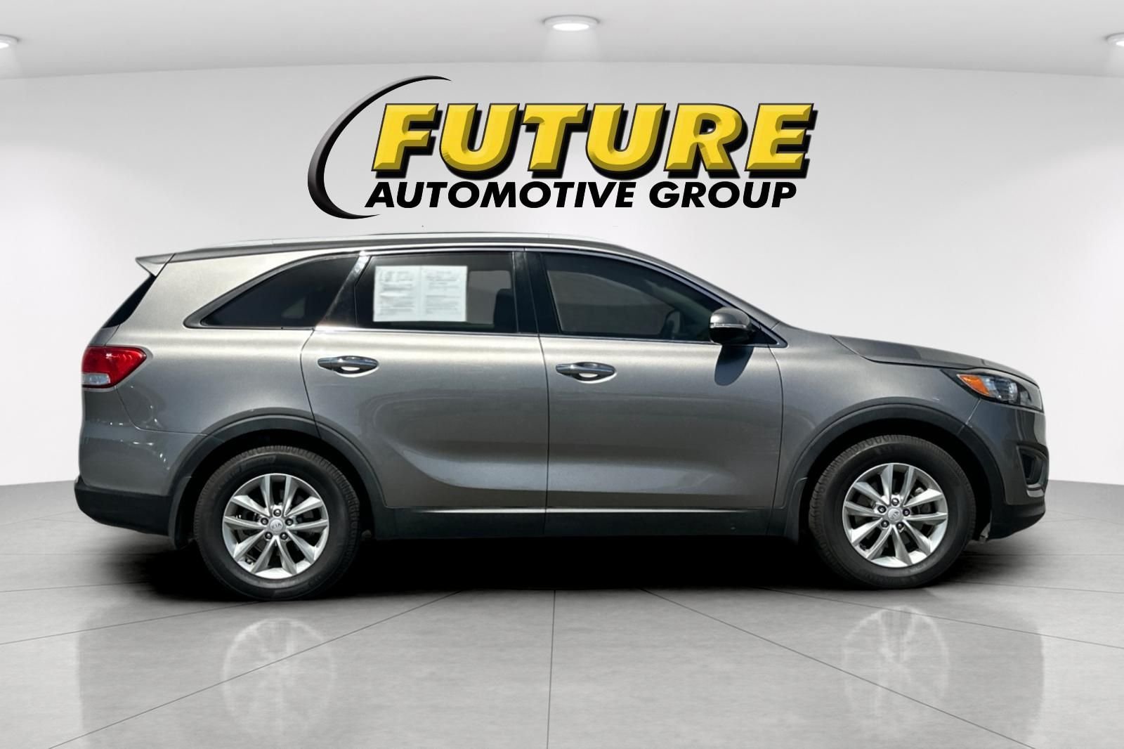 Used 2017 Silver Kia LX image 3