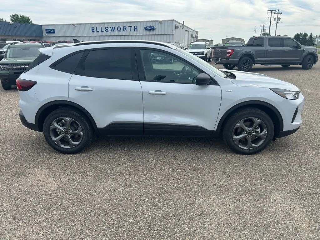 New 2026 Space Silver Metallic Ford ST-Line image 8