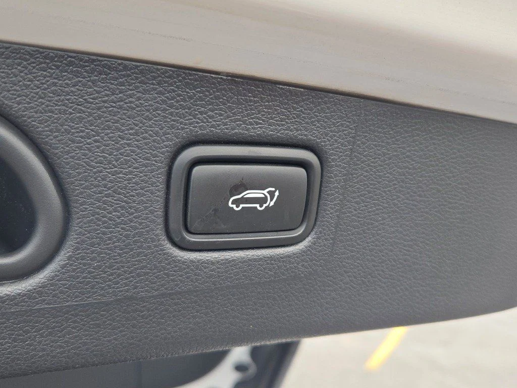 Used 2019 White Hyundai Ultimate image 18