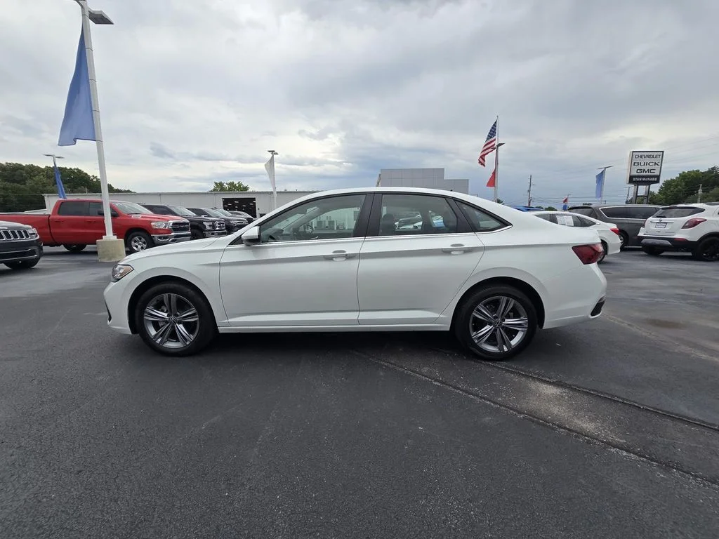 Used 2024 Opal White Pearl Volkswagen SE image 4