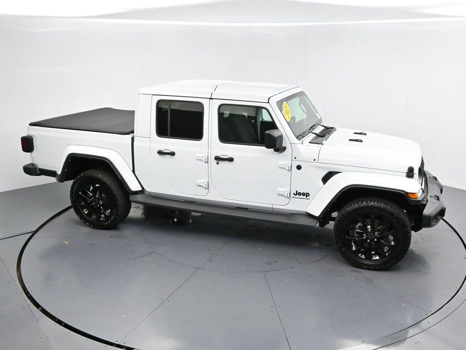 Used 2025 White Jeep Nighthawk image 35