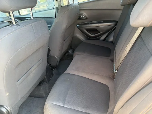 Used 2022 SUMMIT WHITE Chevrolet LS image 12