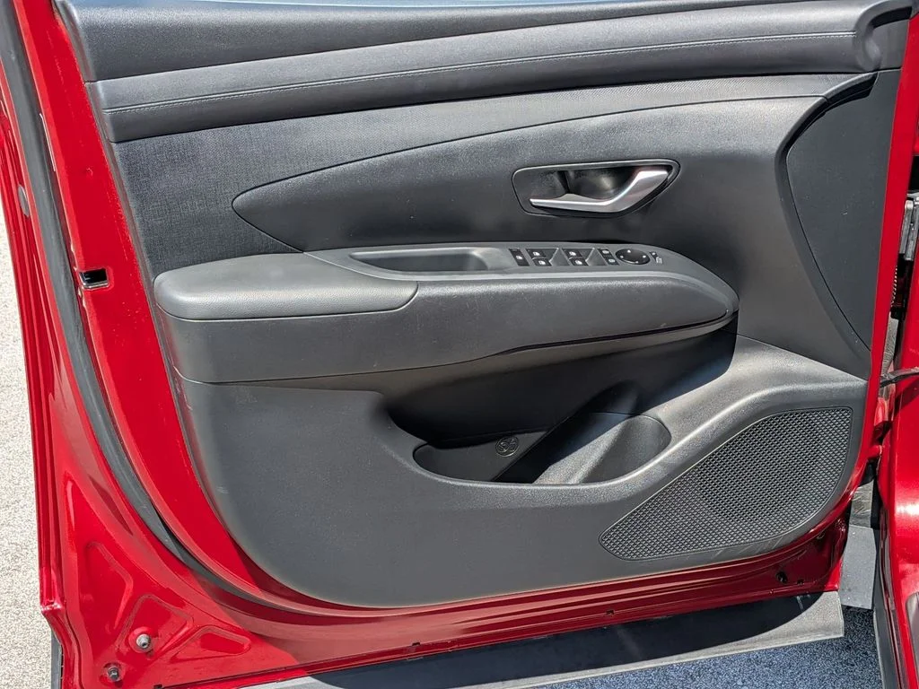 Used 2025 Red Hyundai SEL Convenience image 12