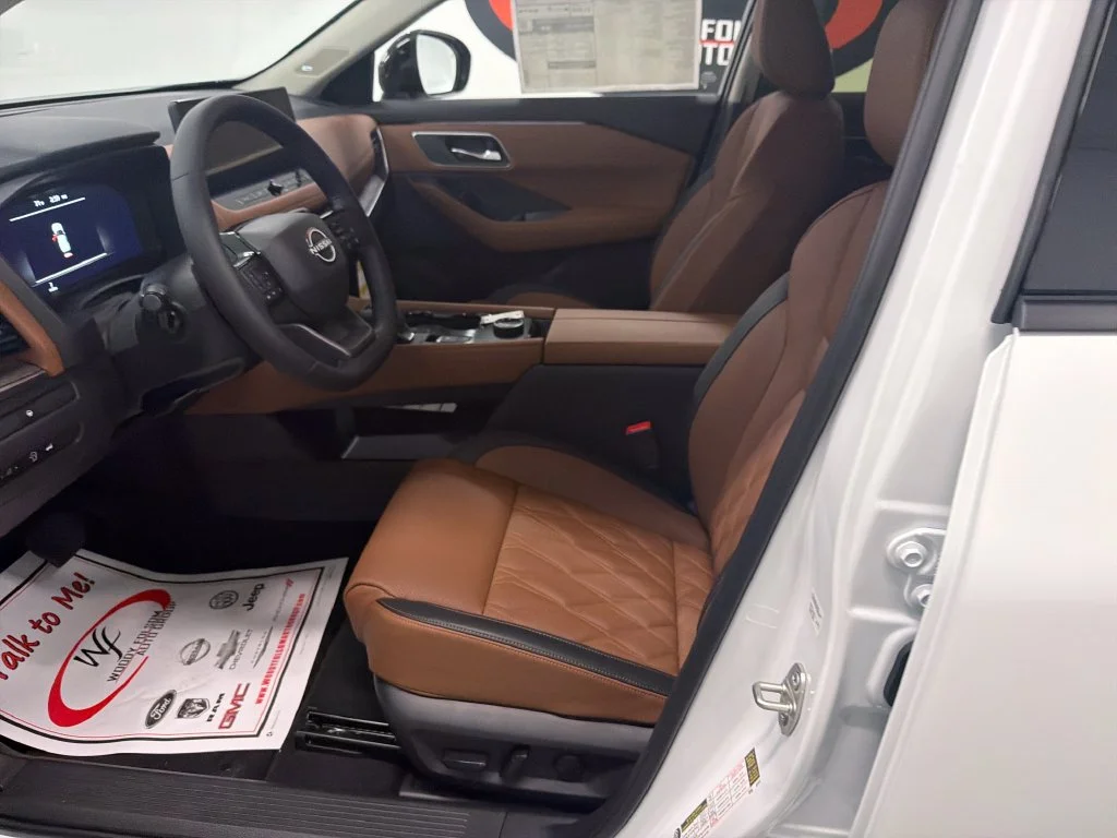 New 2026 Everest White Pearl TriCoat / Super Black Two-tone Nissan Platinum image 9