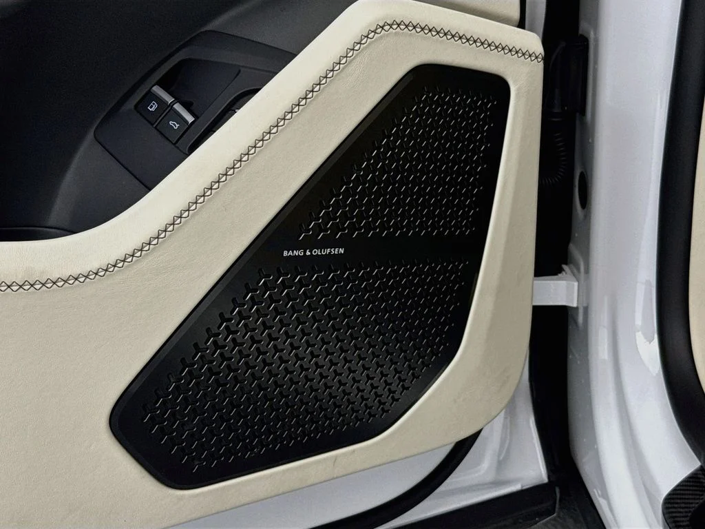 Used 2025 White Lamborghini SE image 19