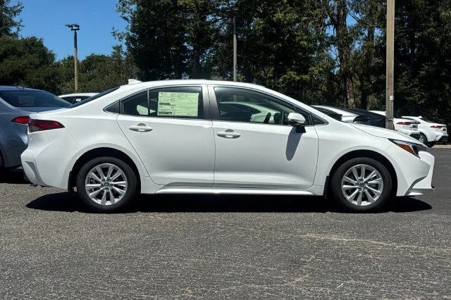 New 2026 Ice Cap Toyota  XLE image 3