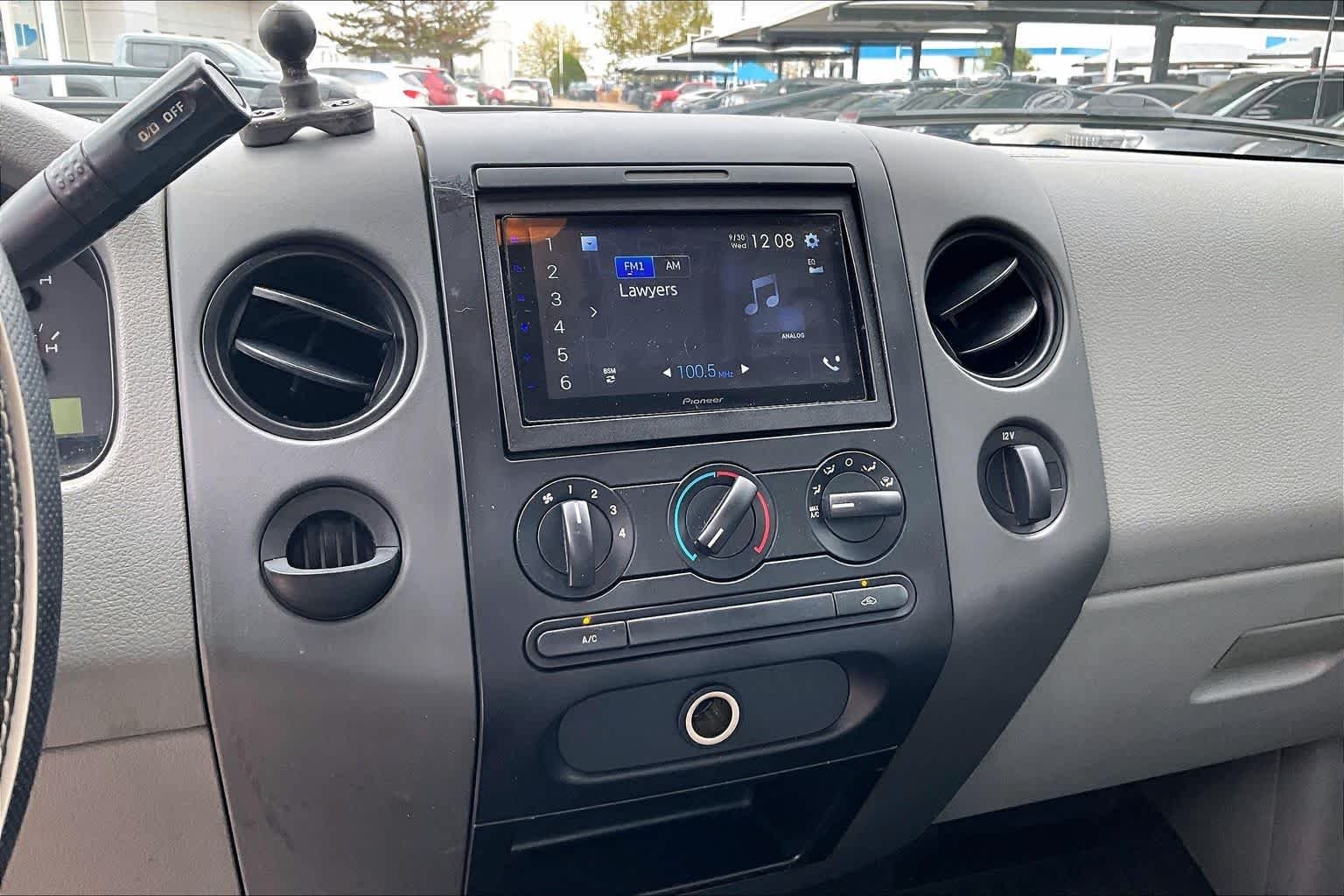 Used 2007 White Sand Tri-Coat Metallic Ford XLT image 27