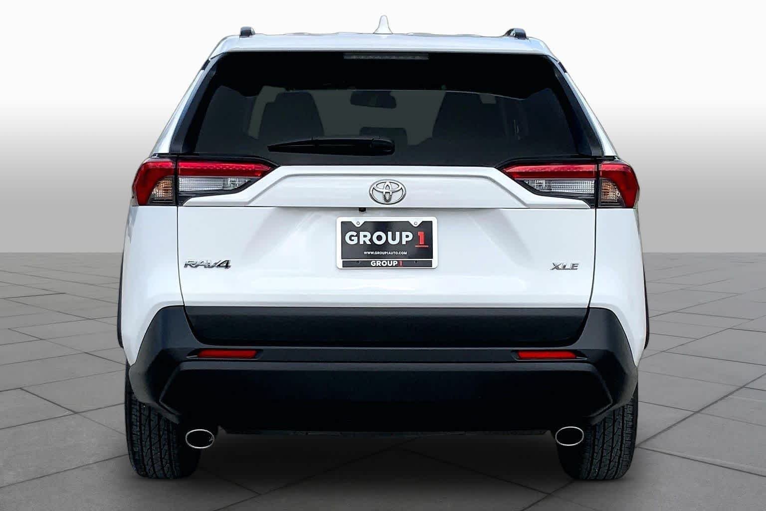 Used 2025 Ice Cap Toyota XLE image 5