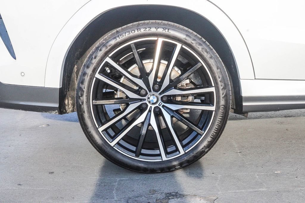 Used 2022 White Metallic BMW xDrive40i image 12