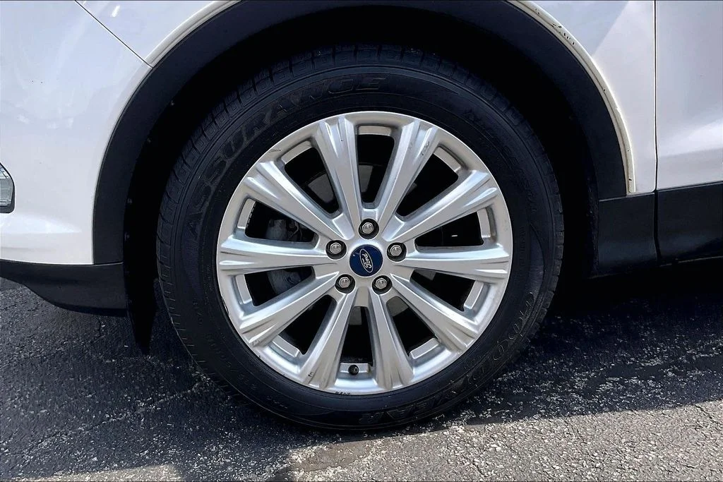 Certified Used 2019 White Platinum Clearcoat Metallic Ford SEL image 8