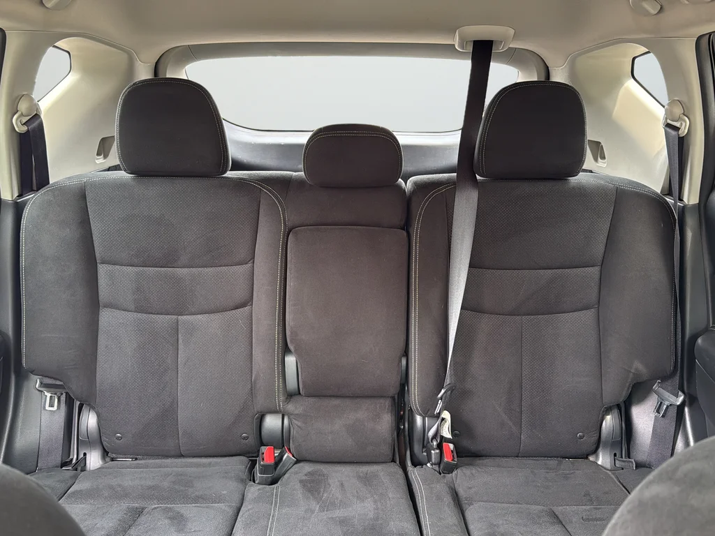 Used 2015 Orange Nissan S image 33
