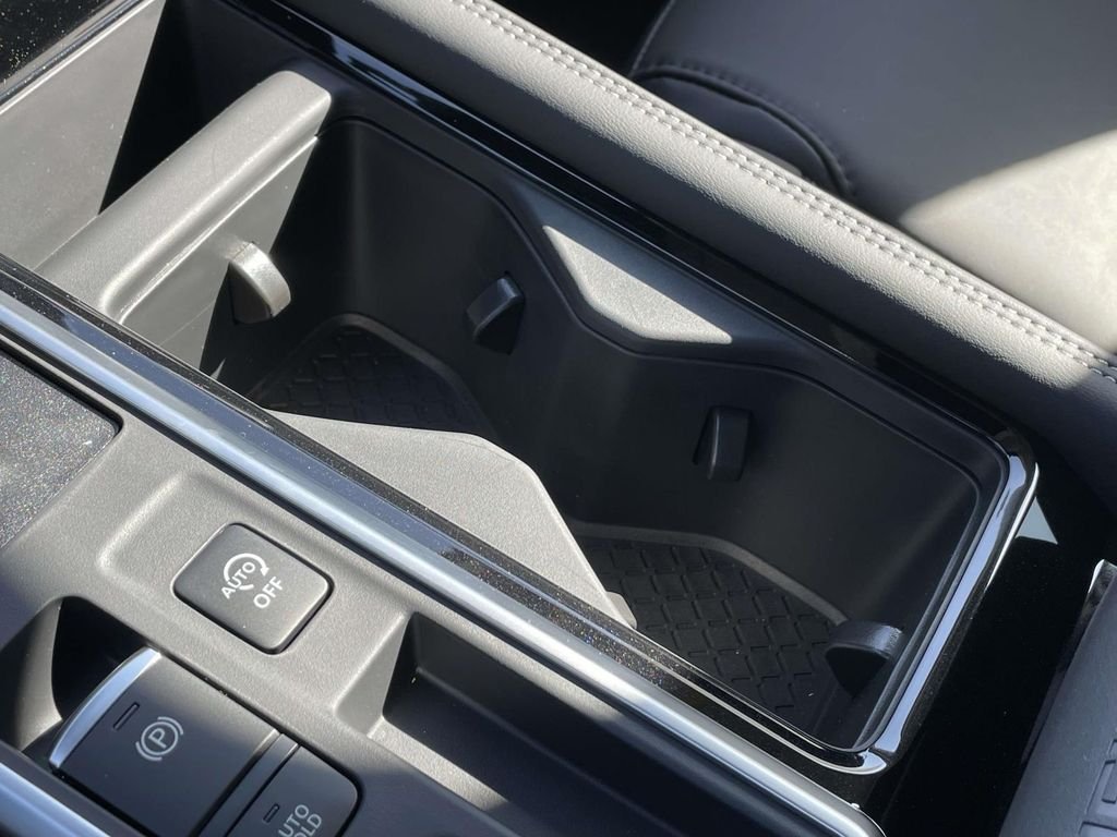 New 2026 White Nissan Platinum image 29