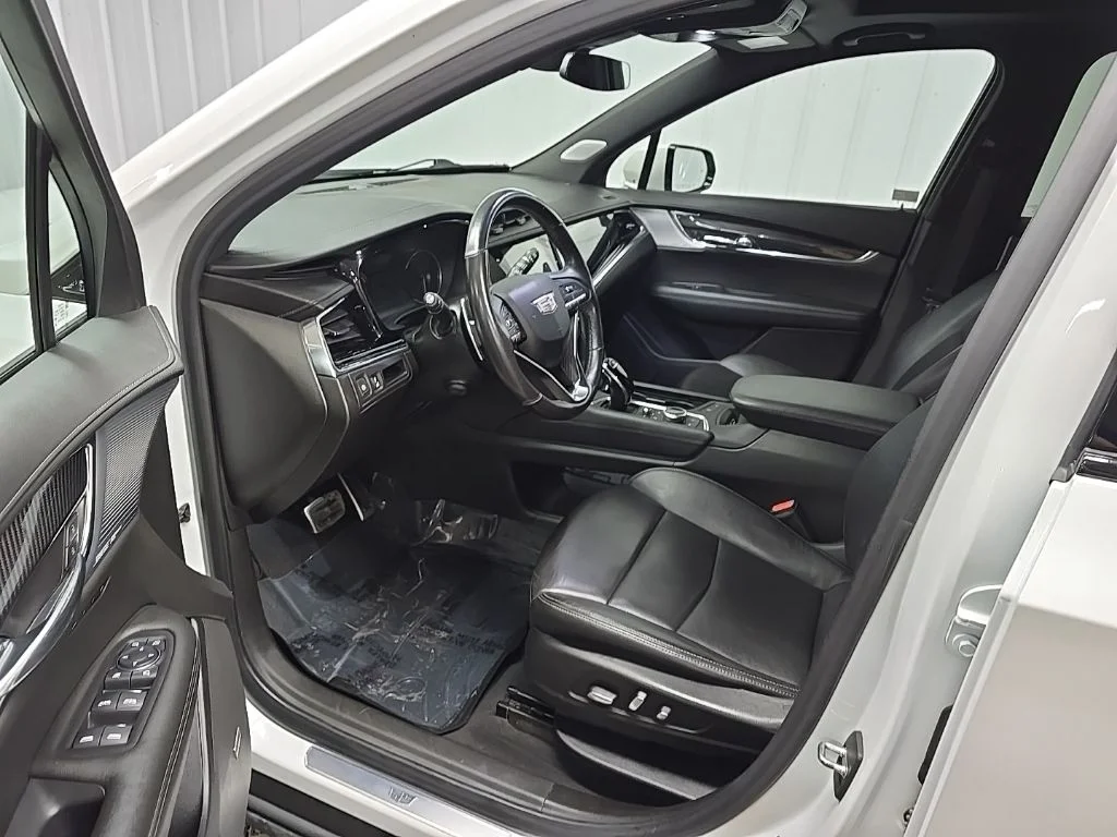 Used 2021 White Cadillac Sport image 33