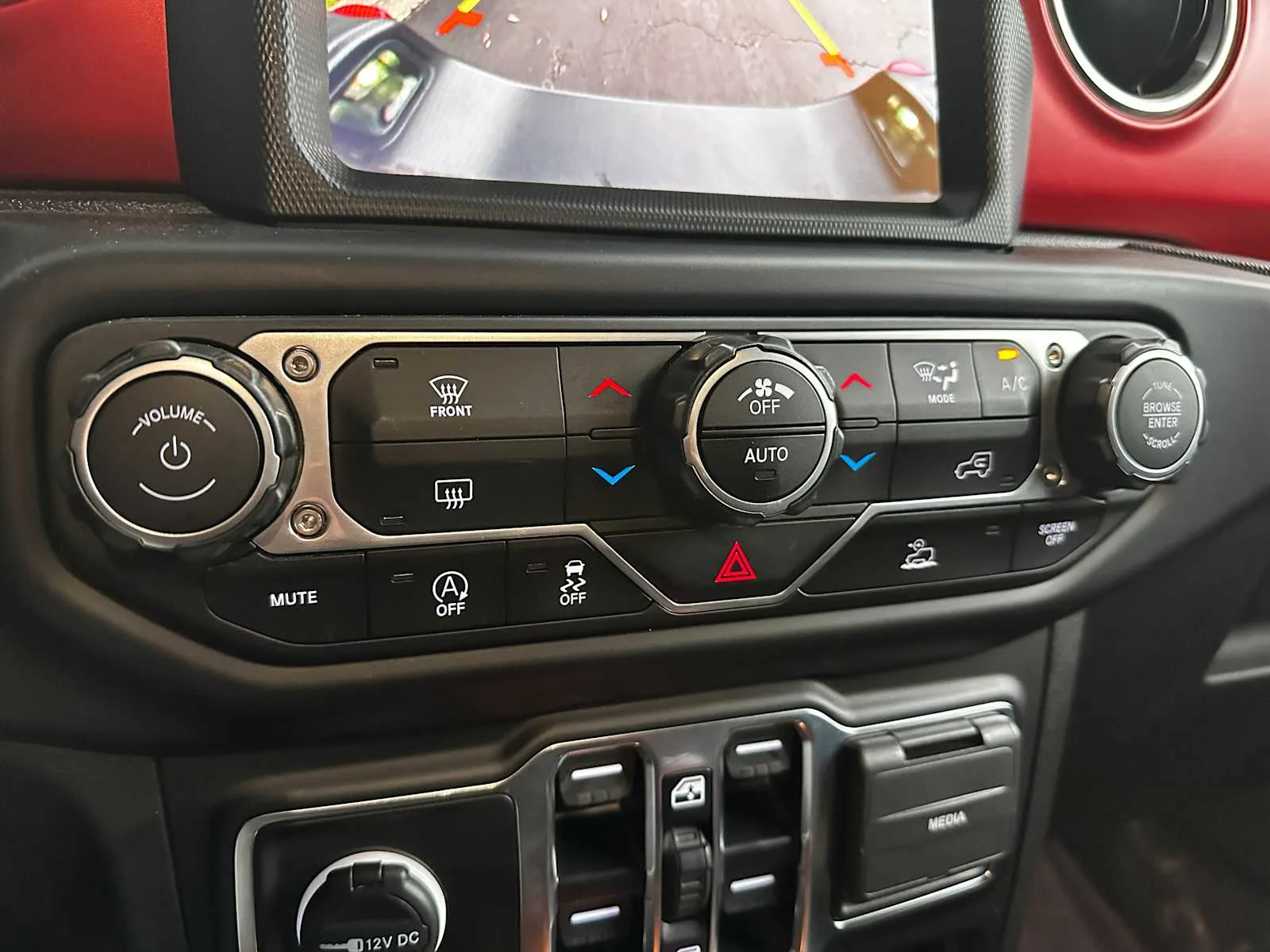 Used 2023  Jeep Rubicon image 13