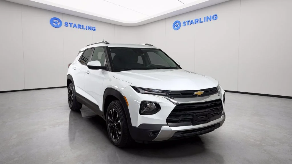 Used 2021 SUMMIT WHITE Chevrolet LT image 15