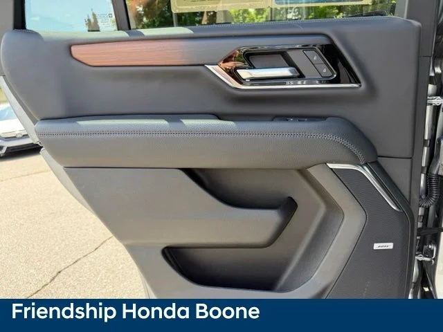 Used 2025 Silver GMC Denali image 34