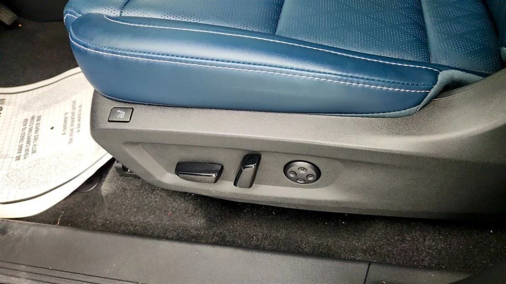 Used 2025 Everest White Pearl Tricoat/Super Black Nissan AWD Platinum w/ Illuminated Cargo Scuff Plate image 13