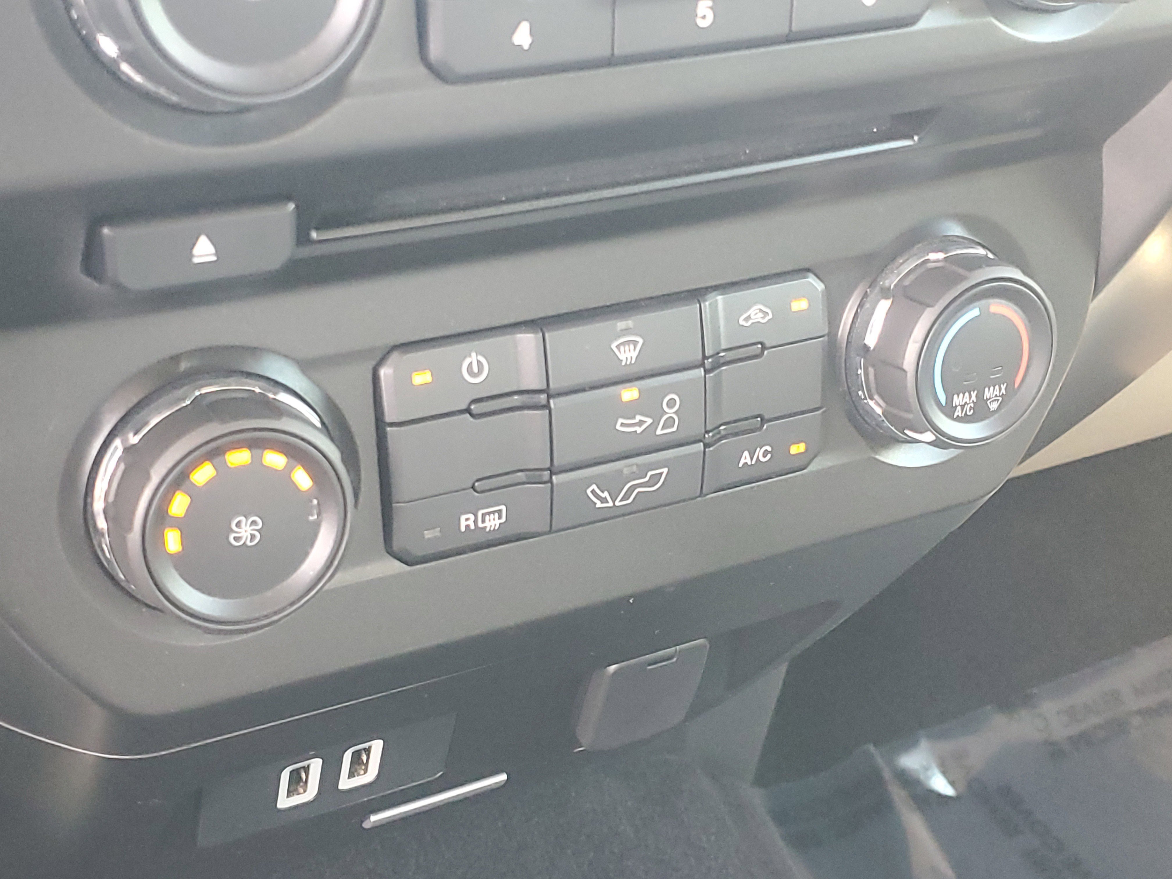 Used 2018 White Gold Ford XLT image 27