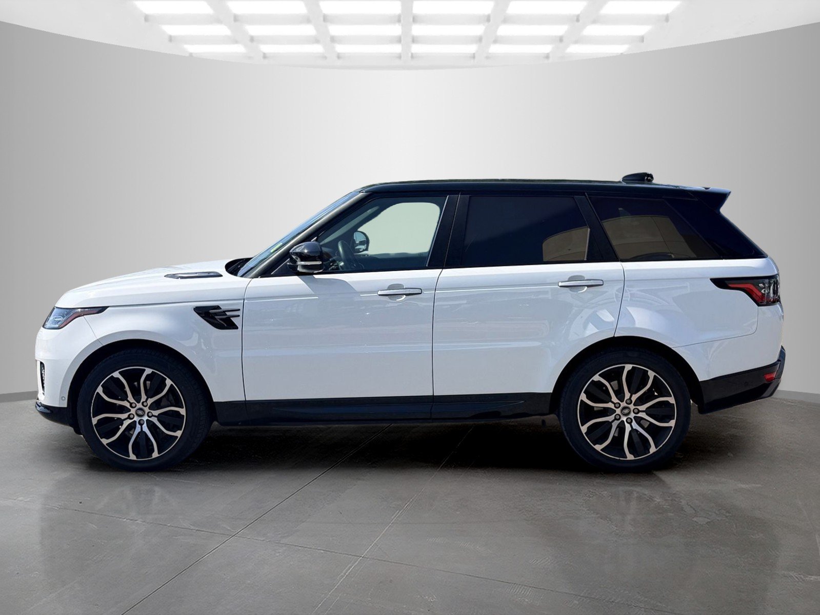 Used 2022 Fuji White Land Rover HSE Silver Edition image 8