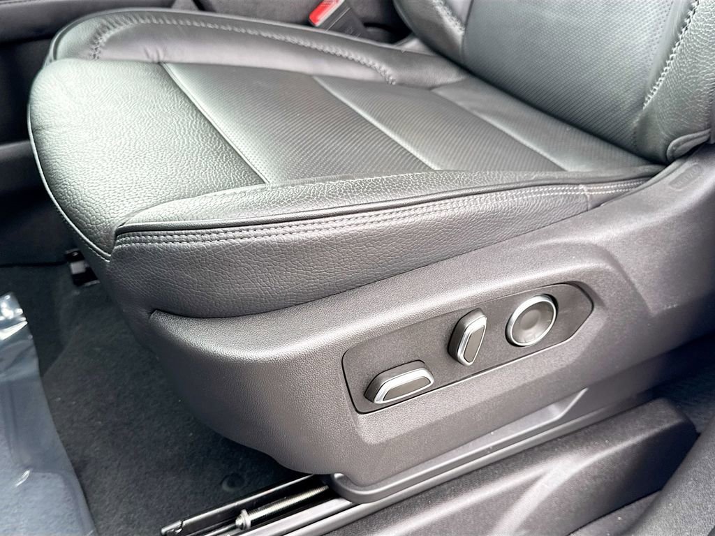2025 GMC Yukon XL Denali - Photo 20