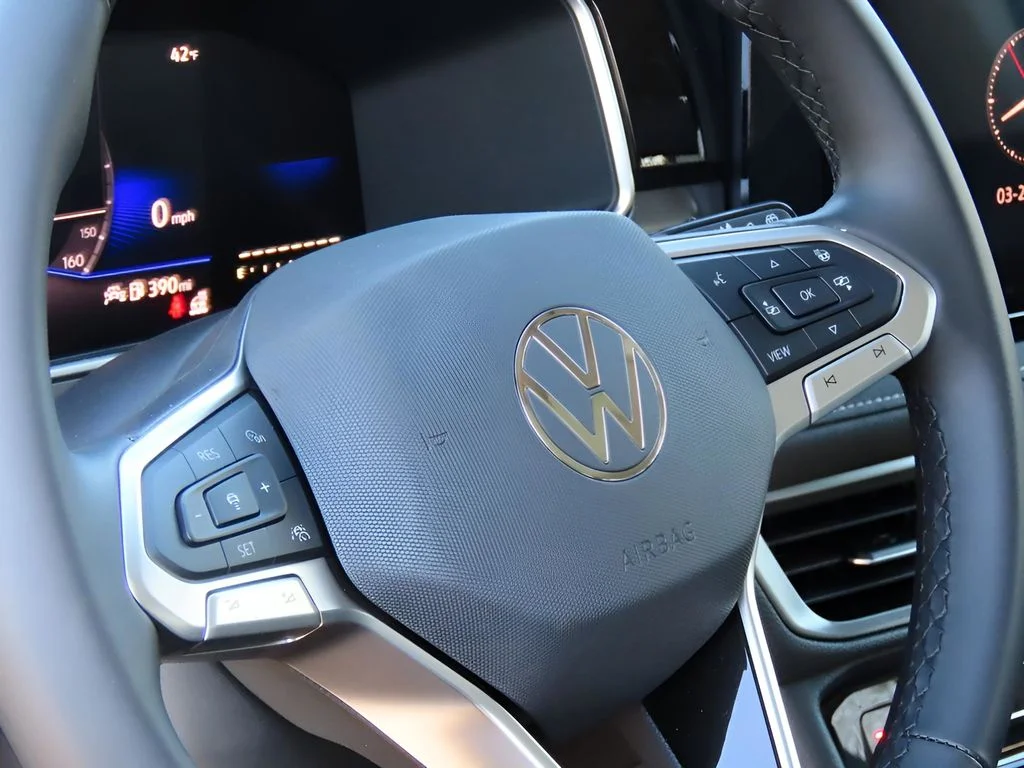 2025 Volkswagen Taos SE Black - Photo 21