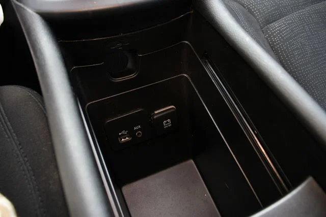Used 2015 White Chrysler Limited image 13