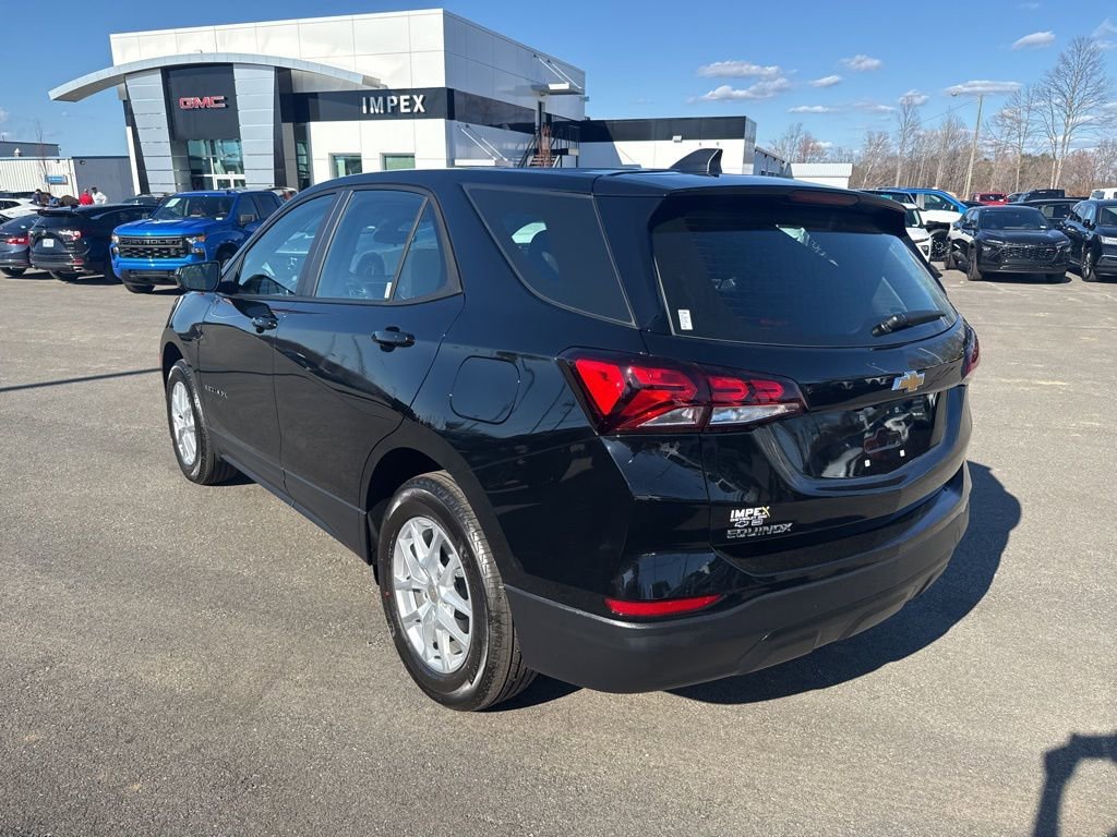 View vehicle photo 3