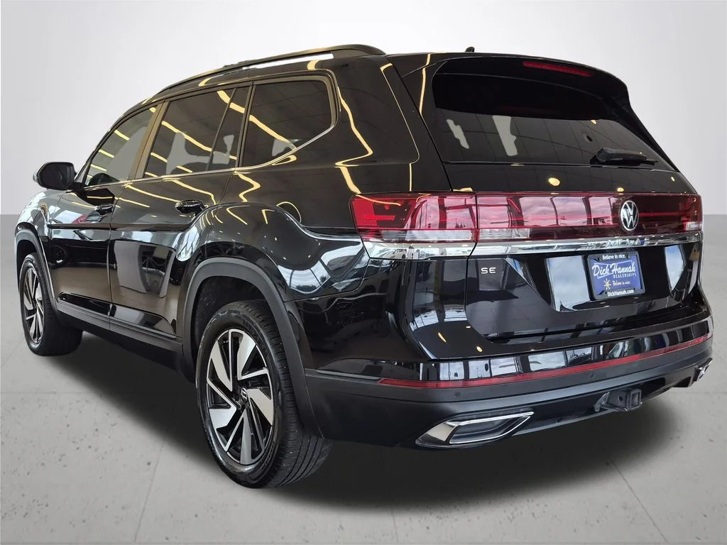 Used 2025 Black Volkswagen 2.0T SE w/Technology image 10