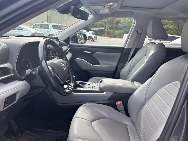 Used 2020 Gray Toyota XLE image 9