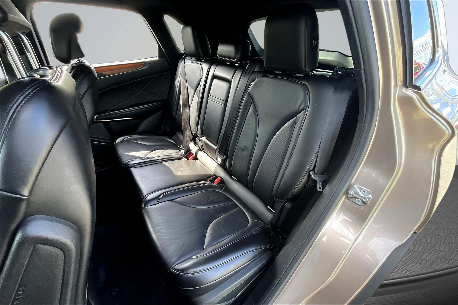 Used 2019 Brown Lincoln Select image 19