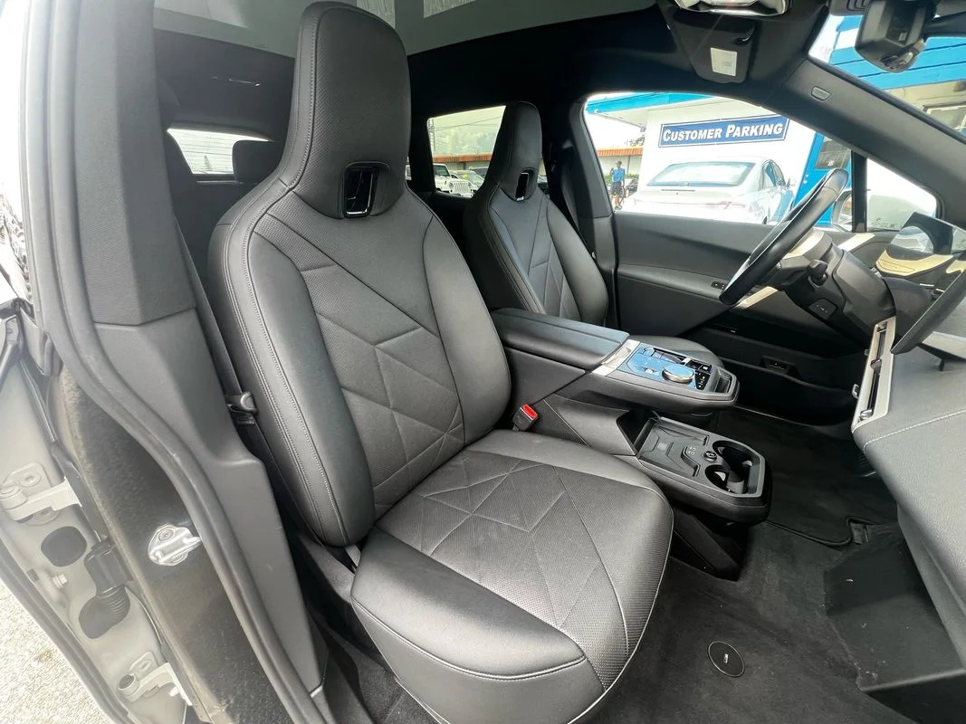Used 2024 White BMW xDrive50 image 16