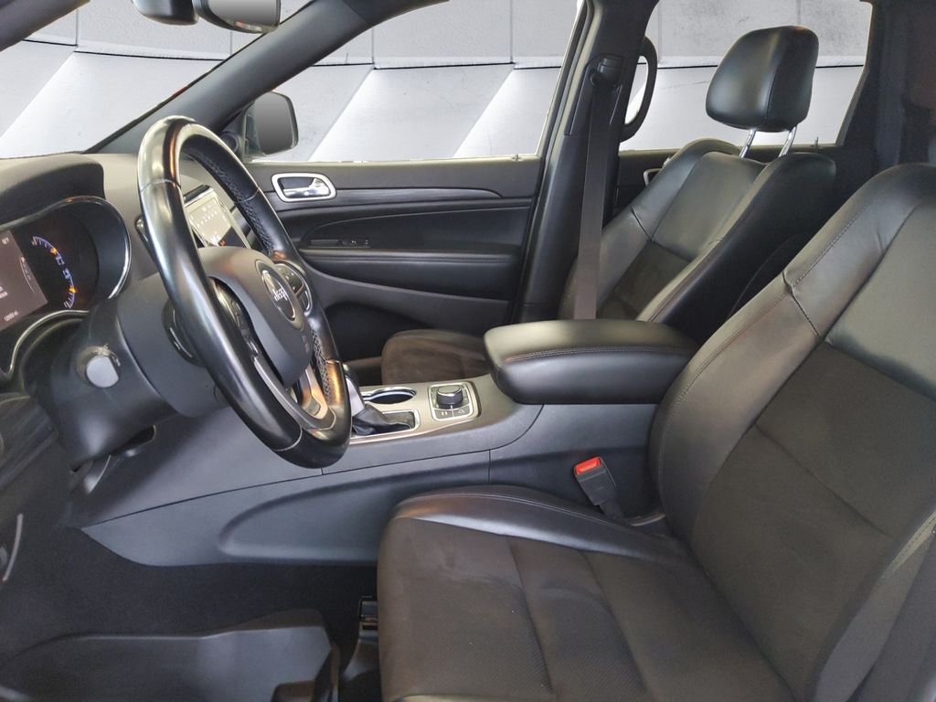 Used 2020 White Jeep Laredo image 7
