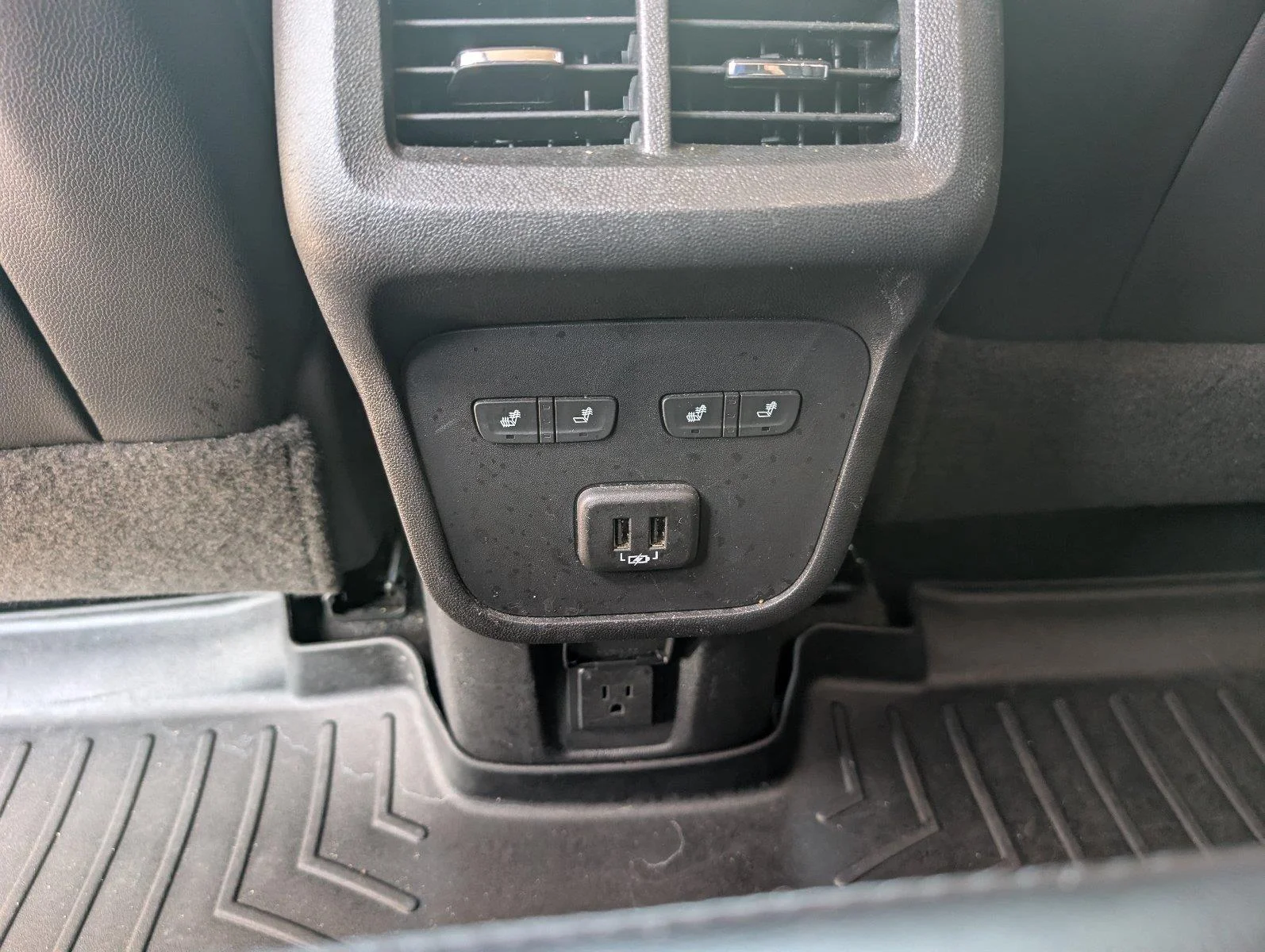 Used 2022 Iron Gray Metallic Chevrolet Premier image 36