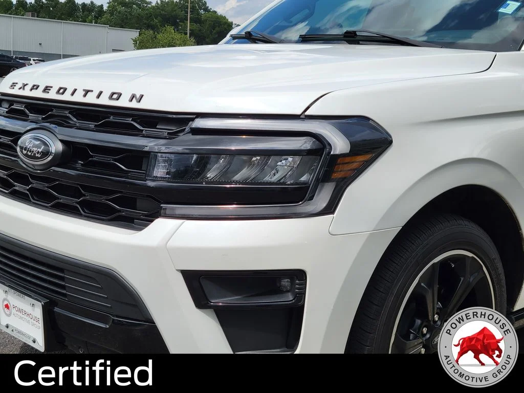 Used 2023 White Ford Limited image 11
